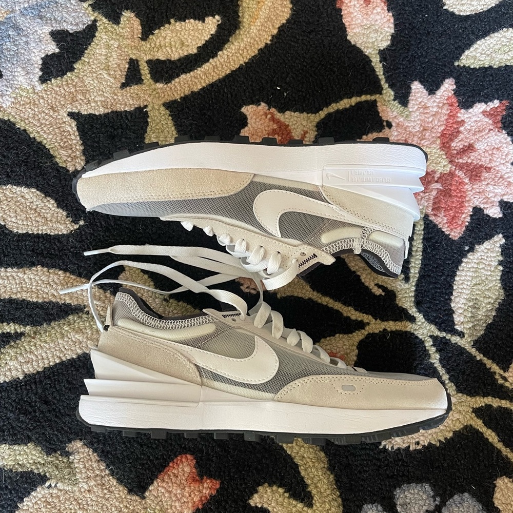 Women’s Nike Waffle sneakers size 8